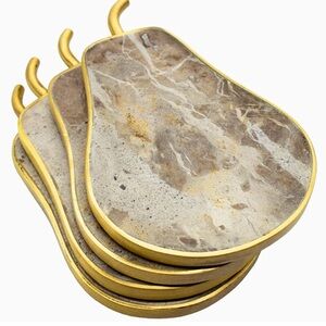 NIB Godinger brown marble pear coasters.
• Set includes 4 coasters.